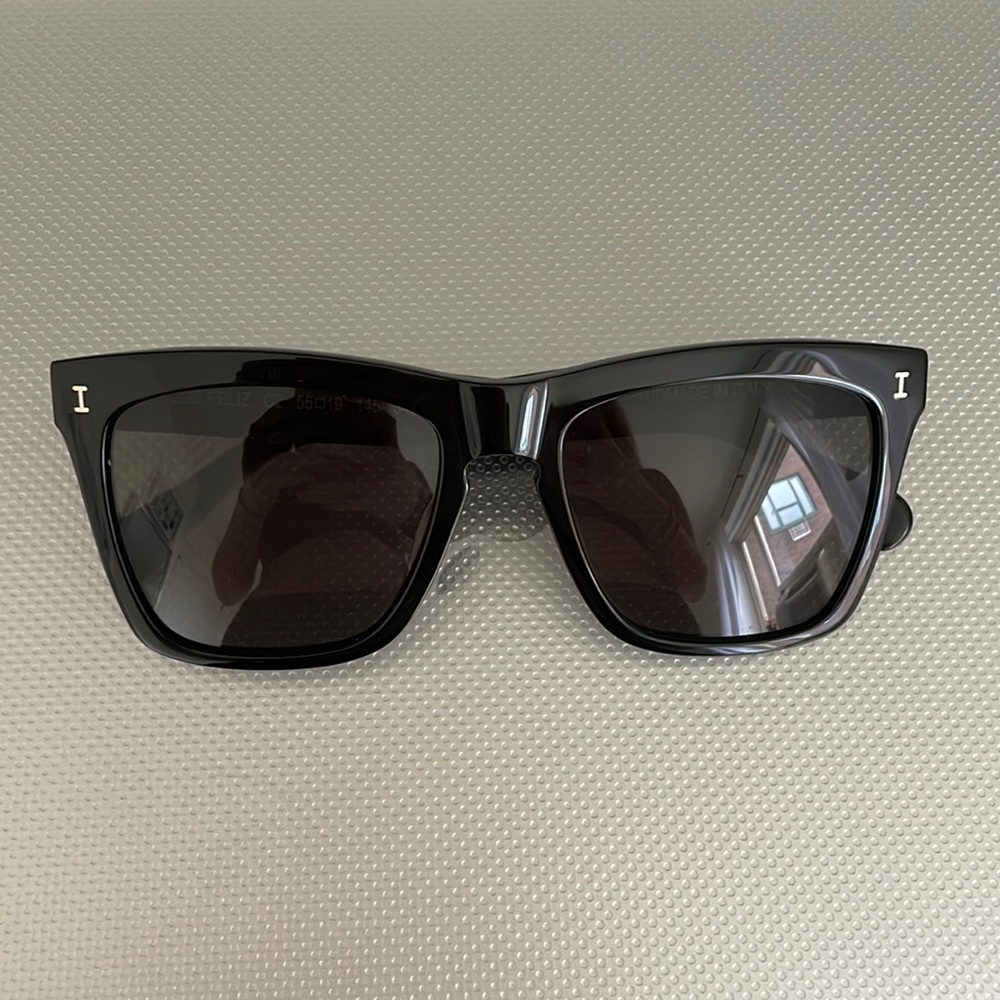 Illesteva Los Feliz sunglasses in black